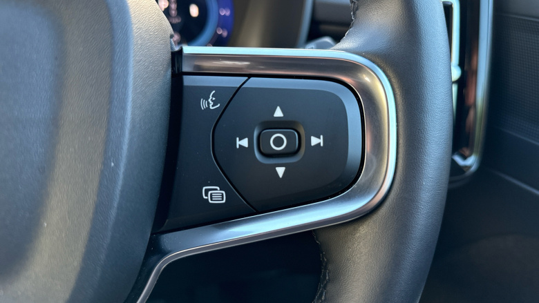 Volvo XC40 2.0 B3P Plus Dark 5dr Auto Petrol Estate